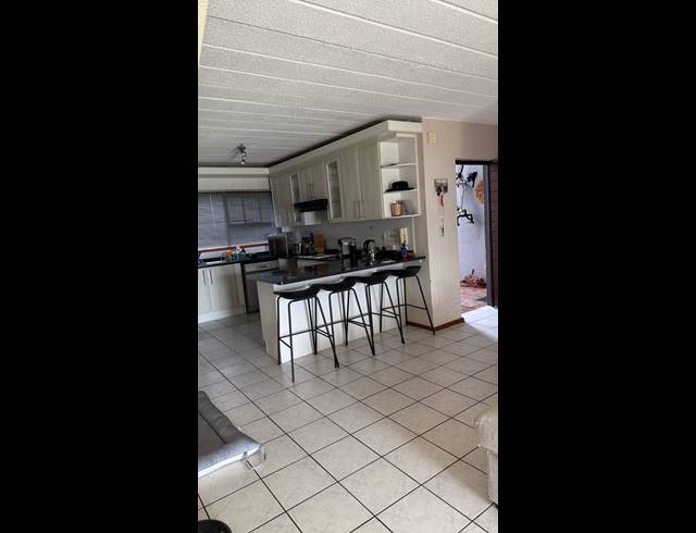 2 BEDROOM APARTMENT FOR SALE IN KEY WEST ESTATE